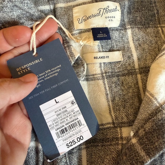 Universal Thread Gray and Cream Plaid Flannel - Picture 3 of 4